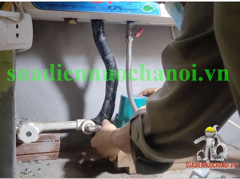 Cách lắp máy bơm tăng áp cho bình nóng lạnh bước 6