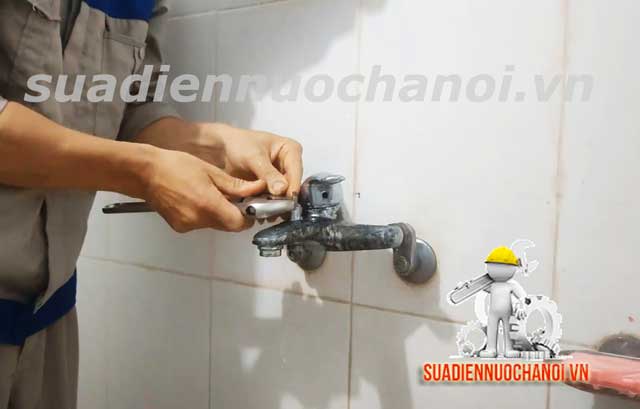 Bước 2: Tháo thân chuyển chế độ