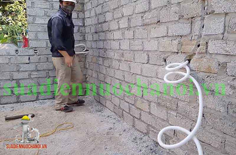 Phương pháp đi dây điện âm tường nhà cấp 4bằng ống ghen mềm