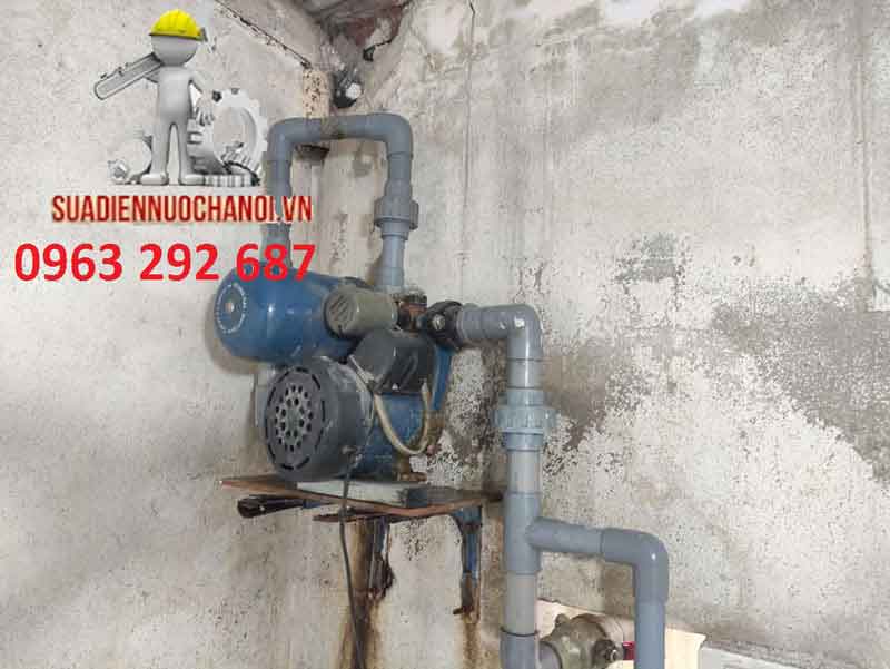 lắp máy bơm tăng áp cho phòng tắm