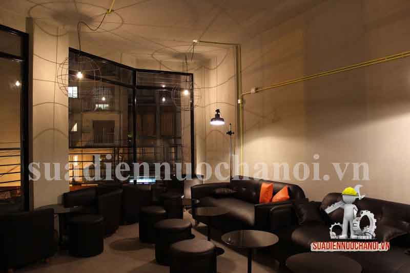 lắp đường dây điện nổi trong quán cafe đẹp