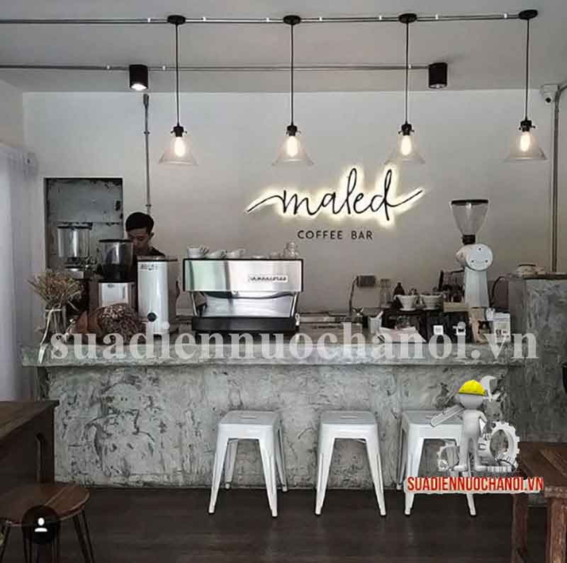 lắp đường dây điện nổi trong quán cafe đẹp