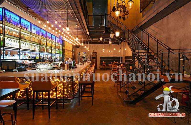 lắp đường dây điện nổi trongquán cafe nhà đẹp
