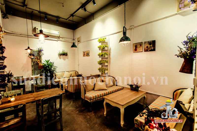 lắp đường dây điện nổi trong quán cafe đẹp
