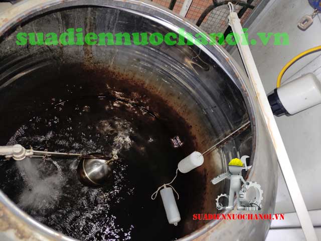 Lắp phao chống cạn để bơm tự ngắt .