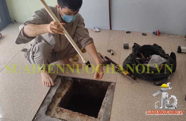  Máy bơm chạy nhưng không lên nước do hở đường ống