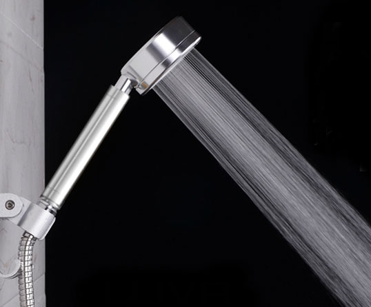 vòi sen tăng áp giúp cải thiện áp lực nước