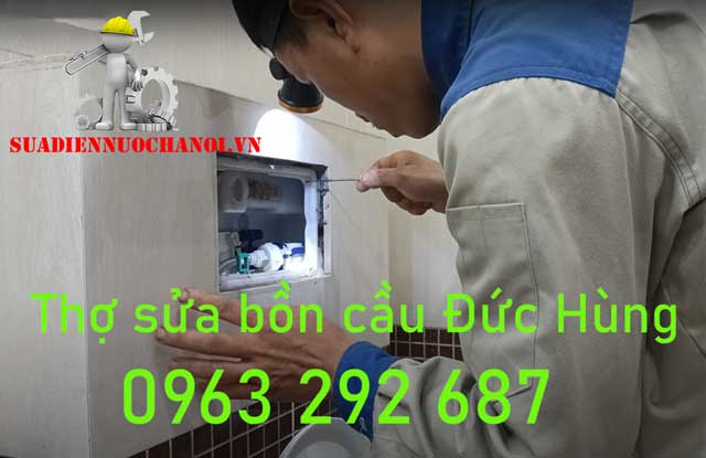 Thợ sửa bồn cầu âm tường chảy nước liên tục 