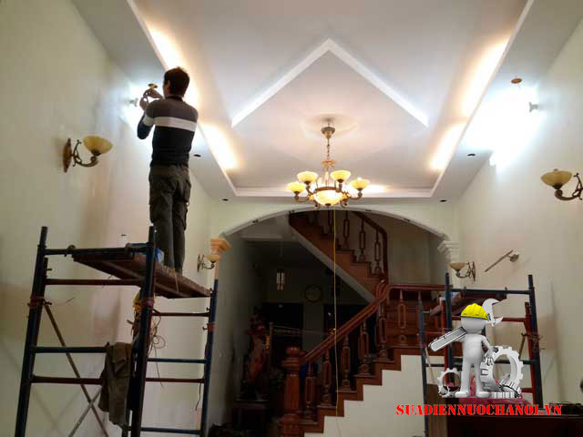 Thợ 67Hb88 link đăng nhập Hb8896 com lắp hệ thống đèn âm trần