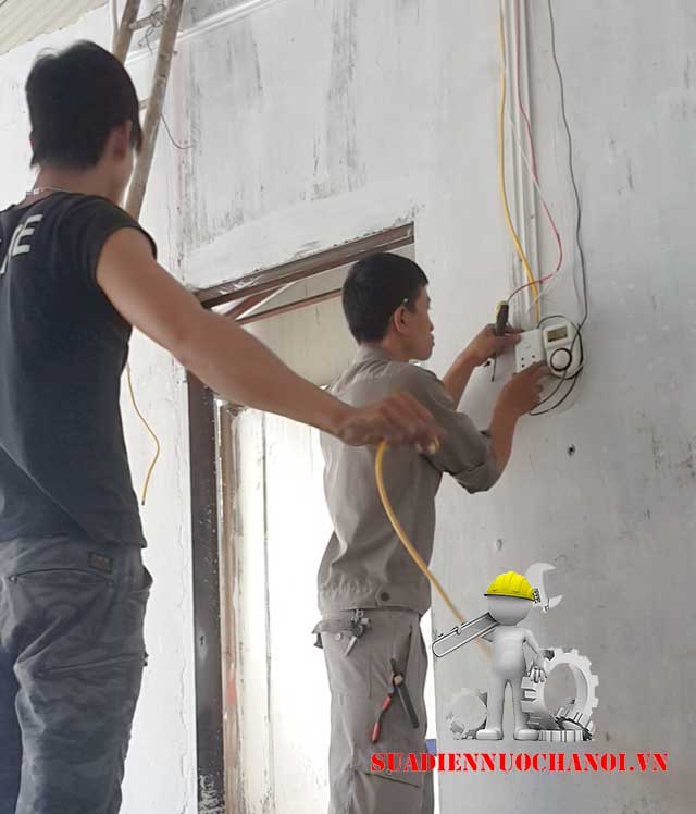 Thợ 67Hb88 link đăng nhập Hb8896 com lắp đường điện cho xưởng cá cược.
