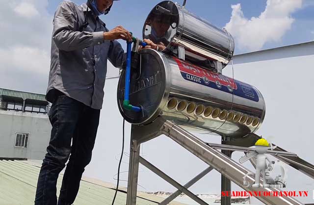 Thợ 67Hb88 link đăng nhập Hb8896 com lắp hệ thống năng lượng mặt trời thái dương năng 