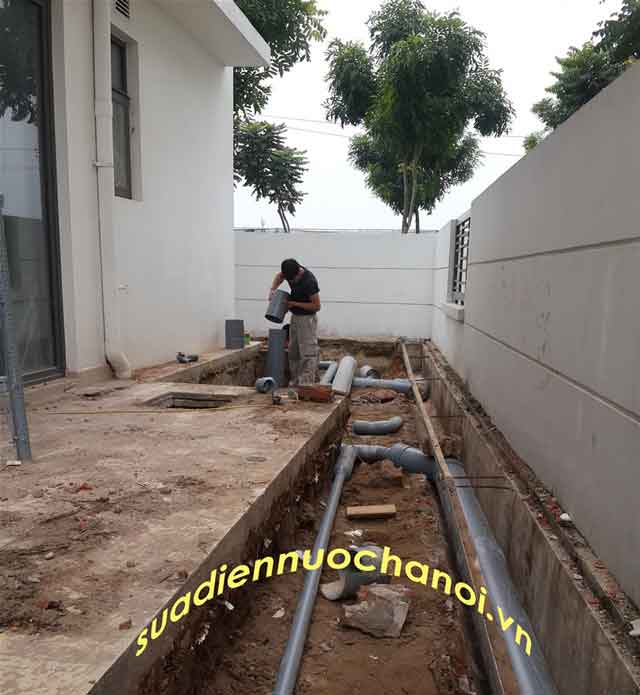 Thợ 67Hb88 link đăng nhập Hb8896 com lắp hệ thống thoát nước nhà biệt thự