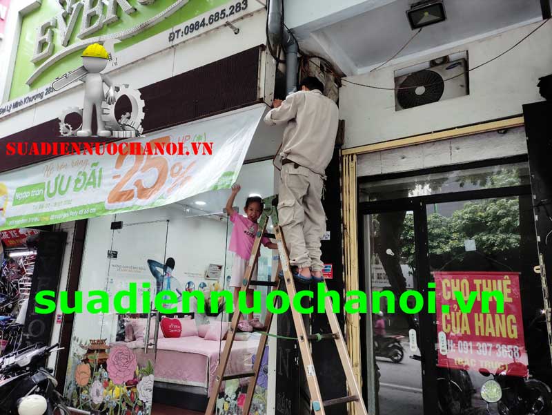 Thợ sửa Hb8896 com sửa hệ thống điện bị chập cho của hàng, gia đình
