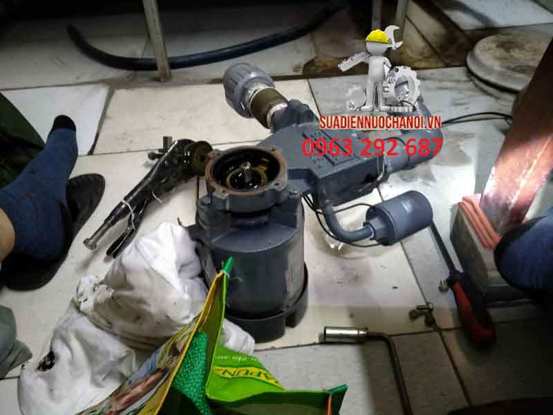 Sửa máy bơm hỏng phớt