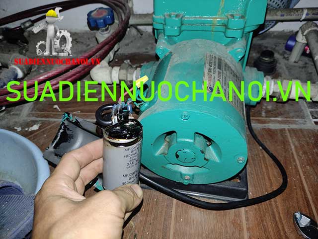 Máy bơm cắm điện không chạy do hỏng tụ đề